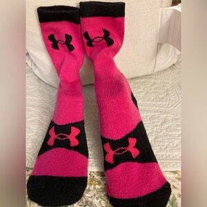UNDER ARMOUR YLG DC COMICS Superman Emblem Pink/Black Socks Sz 13